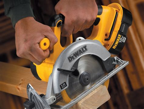 4 Essential Power Saws For Every Home Workshop