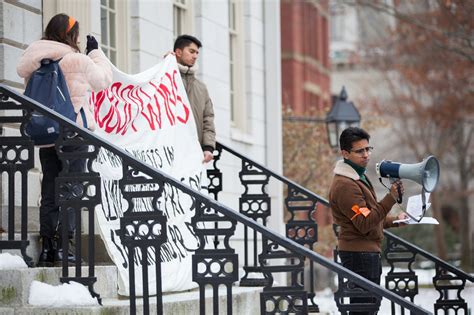 Divest Activists and HGSU Rally in Harvard Yard for Fossil Fuel Divestment | News | The Harvard ...