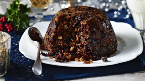 Mary Berry's Christmas pudding recipe - BBC Food