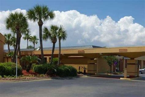 Quality Inn & Suites on the Bay near Pensacola Beach Gulf Breeze | Bookonline.com