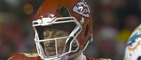 Patrick Mahomes’ Helmet Cracked On A Hit Against The Dolphins – GoneTrending