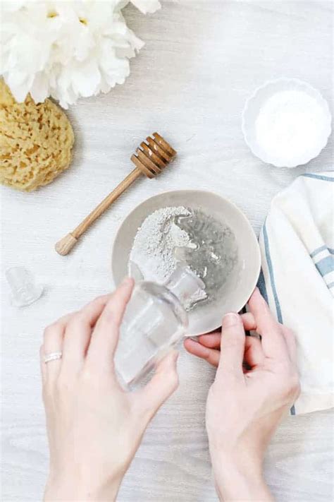 Give Pores a Deep Clean With This DIY Carbonated Clay Mask | Hello Glow