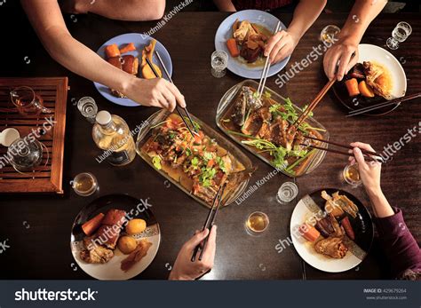 10,741 Chinese dinner family Images, Stock Photos & Vectors | Shutterstock