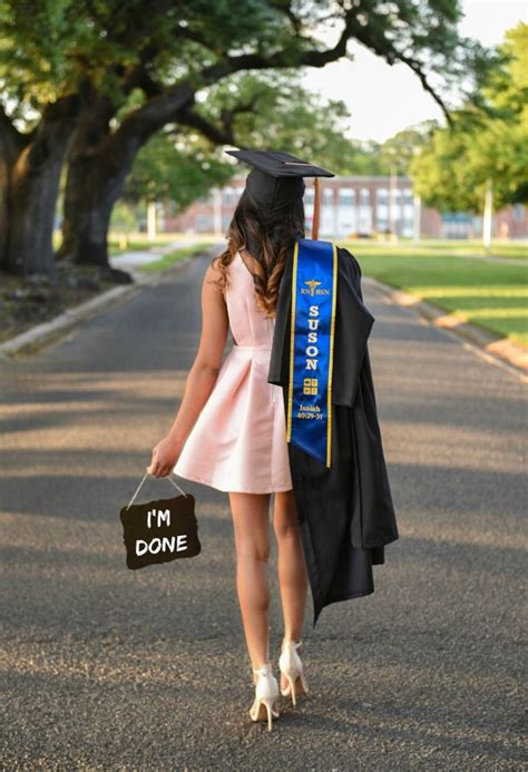 Pin by Evelyn Troutman on Graduation Photography | Graduation photoshoot, Nursing graduation ...