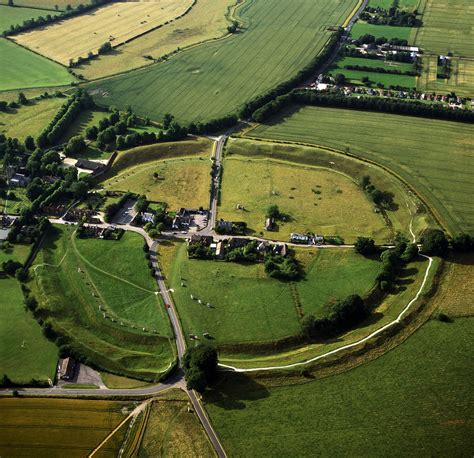 How to Visit England's Avebury Henge