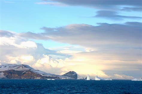 2015 12 Antarctica icebergs IMG_0042 | Peter Chou Kee Liu | Flickr