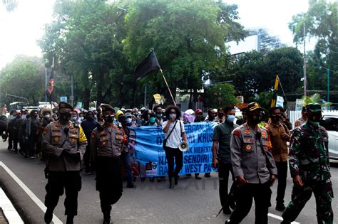 Peringati Hari Kemerdekaan, Mahasiswa Papua Demo di Dekat Istana Negara | ALAIMBELONG