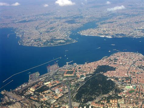 Dosya:Heart Of Istanbul From Air.jpg - Vikipedi