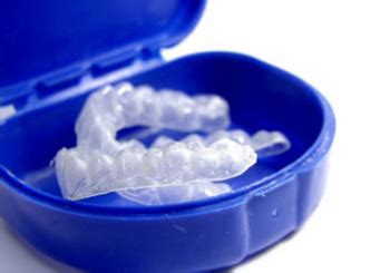 7 Facts about Using Teeth Whitening Gel in Invisalign Trays | Michael Szarek DMD