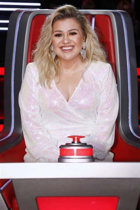 Kelly Clarkson's Best Outfits on 'The Voice'