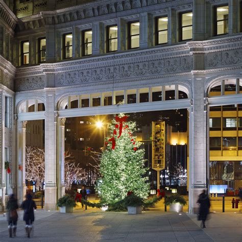 Big Christmas Tree Downtown Chicago - Christmas Images 2021