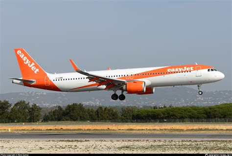 G-UZME easyJet Airbus A321-251NX Photo by Rémi Dallot | ID 1028910 | Planespotters.net