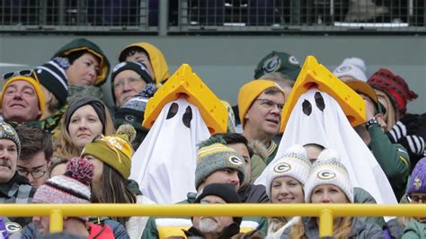 Why are the Green Bay Packers called cheeseheads? What kind of cheese ...