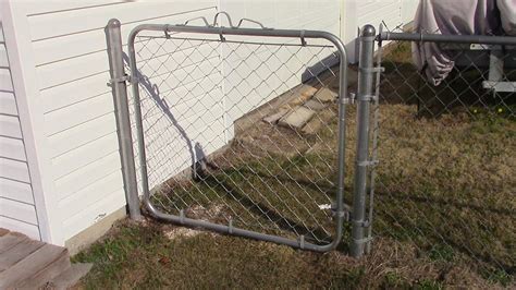 72 Installing a chain Link fence gate - YouTube