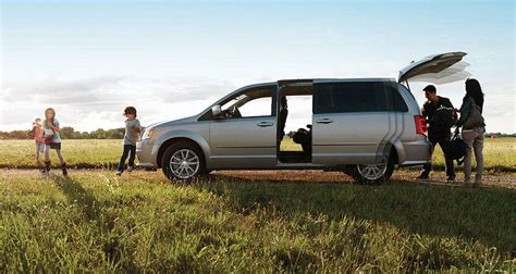 The Minivan vs. the SUV: Which is the Most Convenient?