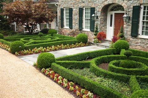 Amplify Your Front Yard Curb Appeal - Great Falls, VA Landscaping Company - Rossen Landscape