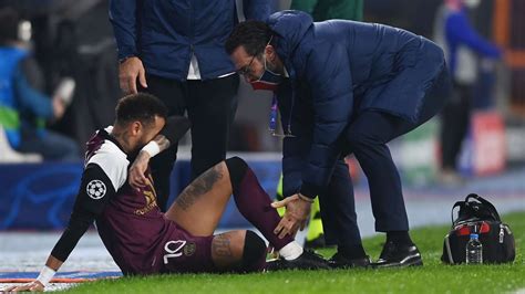 Neymar limps off with injury during PSG's Champions League clash with Istanbul Basaksehir | Goal.com