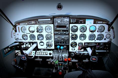 Piper Aztec cockpit