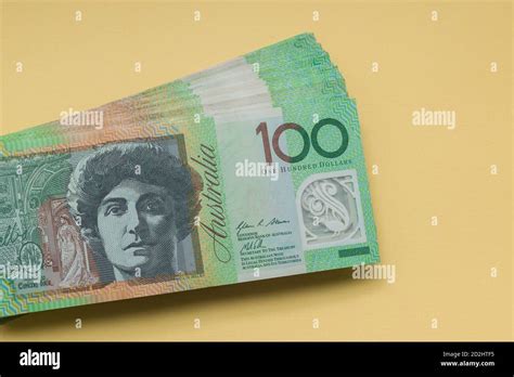 Australian currency, $100 notes Stock Photo - Alamy