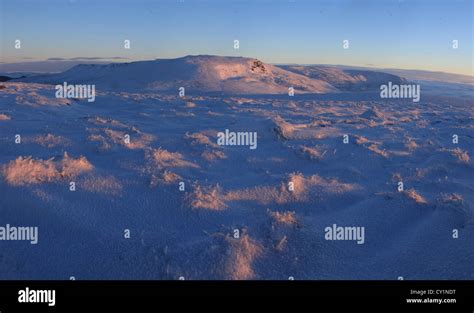 Kinder Scout Panorama in winter sunset Stock Photo - Alamy