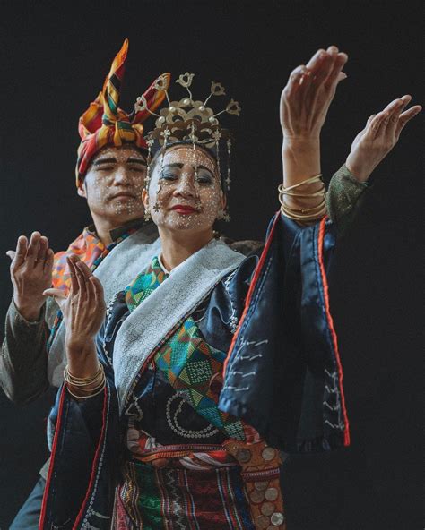 🇵🇭 | YAKAN COUPLE Wearing... - SEA Heritage & History