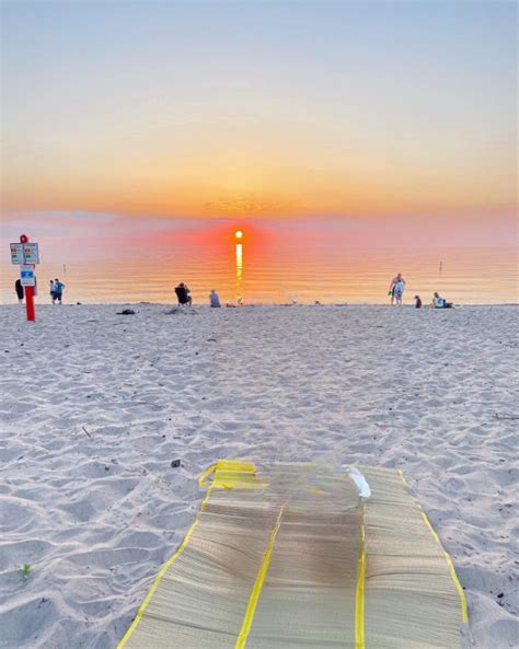 Warren Dunes State Park - STATE PARKS USA