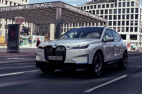 √2022 BMW iX xDrive40 goes to Berlin dressed in Alpine White - BMW Nerds