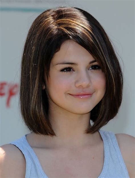 Selena Gomez Short Hairstyles: Classic Straight Bob Haircut - PoPular ...