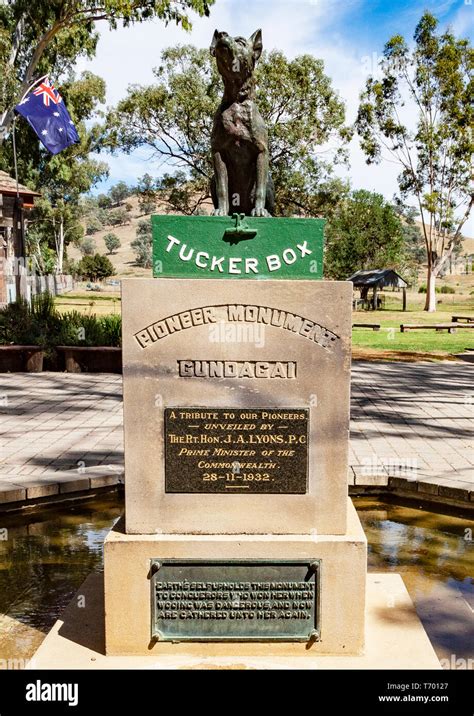 The Dog on the Tucker Box monument near Gundagai in New South Wales, Australia Stock Photo - Alamy