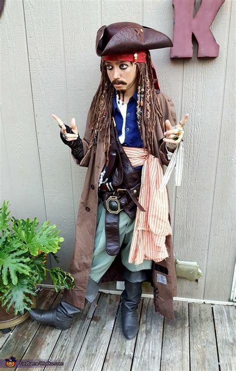 Jack Sparrow Costume | Unique DIY Costumes - Photo 3/5