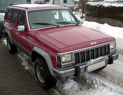 File:Jeep Cherokee Laredo 4x4.JPG - Wikimedia Commons