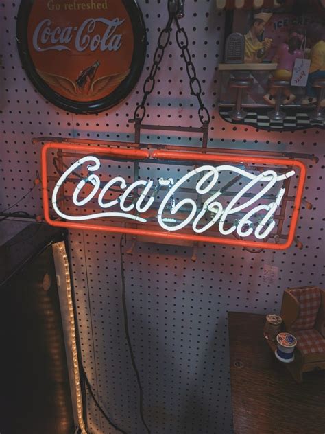 Pin by ΔRIRI on Neon Signs | Retro wallpaper, Retro vintage, Retro aesthetic