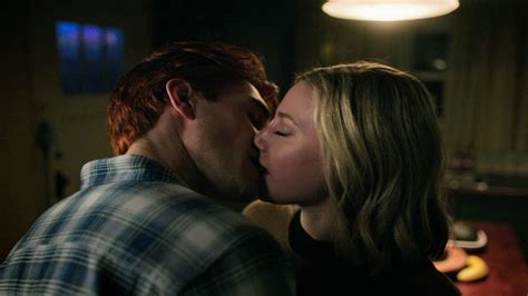 Archie And Betty Kissing