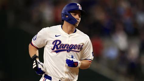 Corey Seager injury update: Rangers star exits after hurting hamstring vs. Tigers