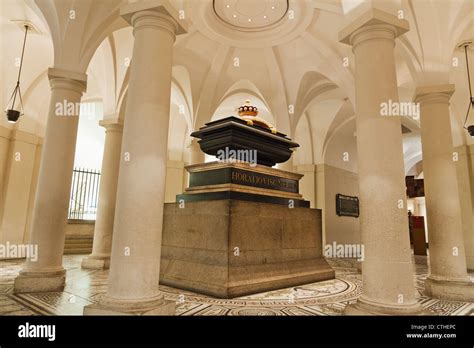 England london st pauls crypt hi-res stock photography and images - Alamy