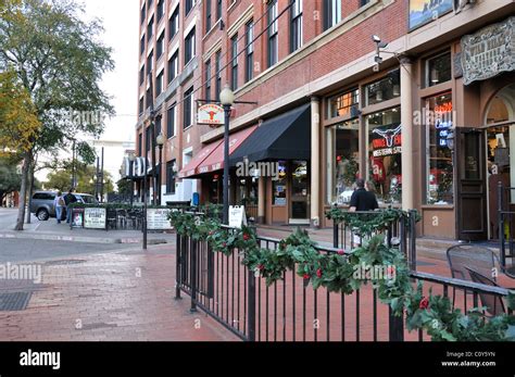 Restaurants, West End in Downtown Dallas, Texas, USA Stock Photo - Alamy