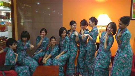 The Uniform Girls: [PIC] MAS Air hostess uniform