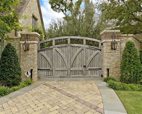 Rustic Garden Gates | Cozy Driveway Gate Designs Wood With Rustic Style ...