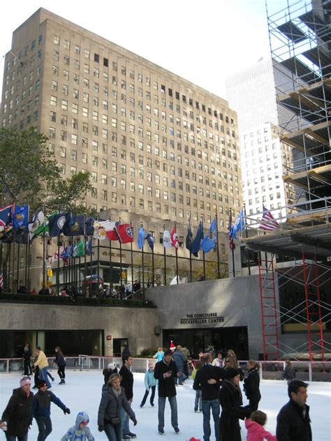 Ice Skating at Rockefeller Center Editorial Stock Photo - Image of skaters, popular: 22001838