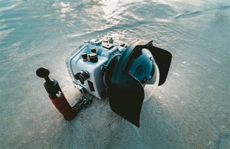 How To Photograph Underwater Using A Mirrorless Camera | Light Stalking