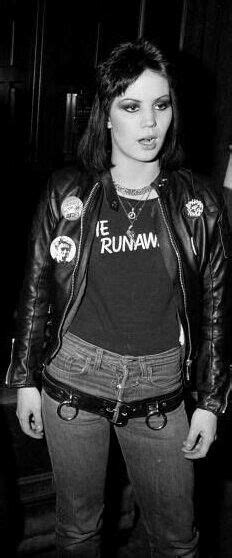 Joan Jett the Queen of ROCK | Joan jett, Joan, Leather jacket