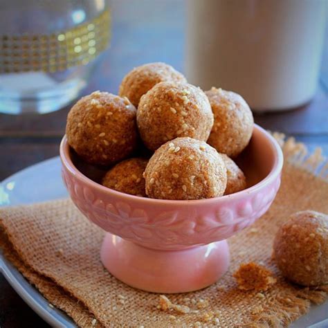 Sesame Seeds Ladoo (without Jaggery Syrup) - Madhu's Everyday Indian