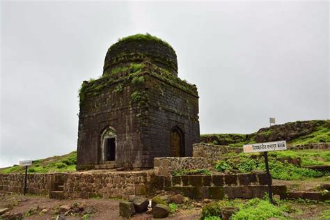 Lohagad Fort Trek (Maharashtra) - Complete Travel Guide