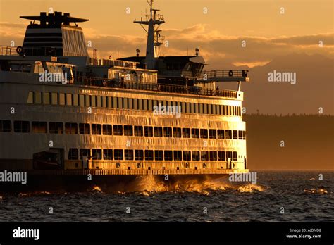 Edmonds Kingston ferry crossing Puget Sound at sunset Stock Photo - Alamy