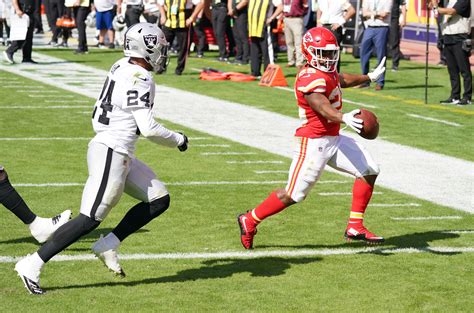 Chiefs vs. Raiders, Week 5: Chiefs Wire staff predictions