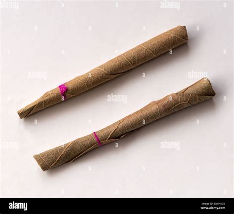 Bidi indian cigarette hi-res stock photography and images - Alamy