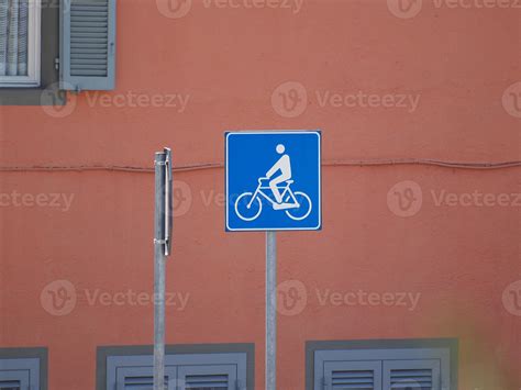 Bike lane sign 5764169 Stock Photo at Vecteezy