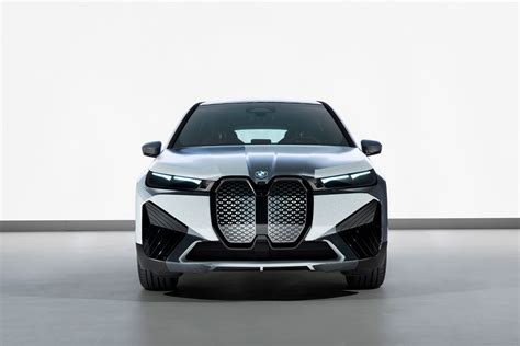 Real-Time Colour-Changing Made Possible With E-Ink on The BMW iX | Articles | Motorist Singapore