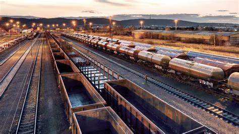 What Type of Cargo Do Freight Trains Carry? – Freight Course