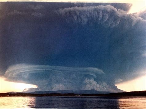 The 1980 eruption of Mt. Saint Helens near Portland, Oregon : r/interestingasfuck